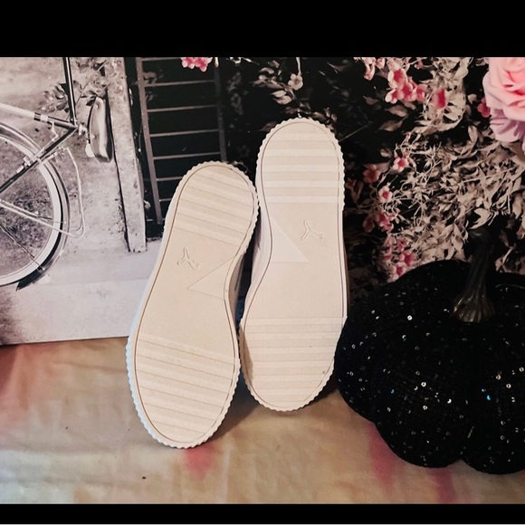 Puma platforms - Picture 3 of 3